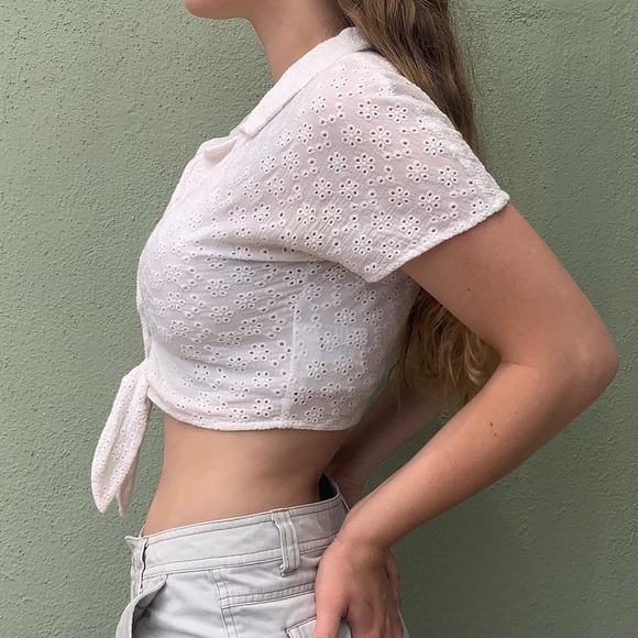 UO White “Lace” Cropped Button Up 🤍 - Picture 5 of 8